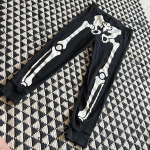 pj bottoms - skeleton! kids! no tag or size! my guess would be a size 6 kiddos!